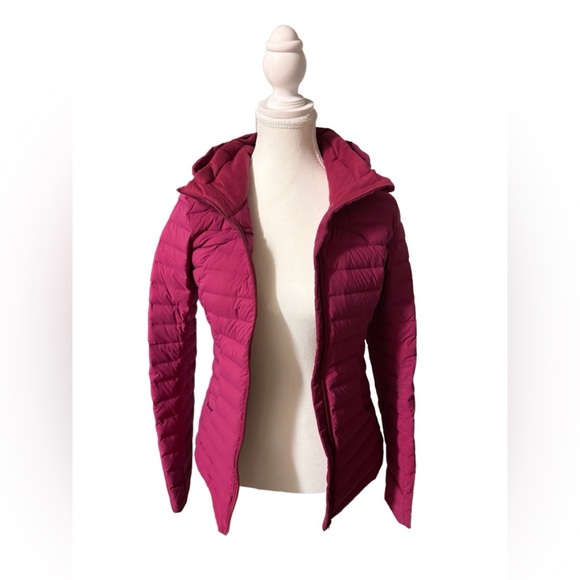 lululemon athletica Jackets & Blazers - NWOT Lululemon magenta puffer jacket with hood size 4